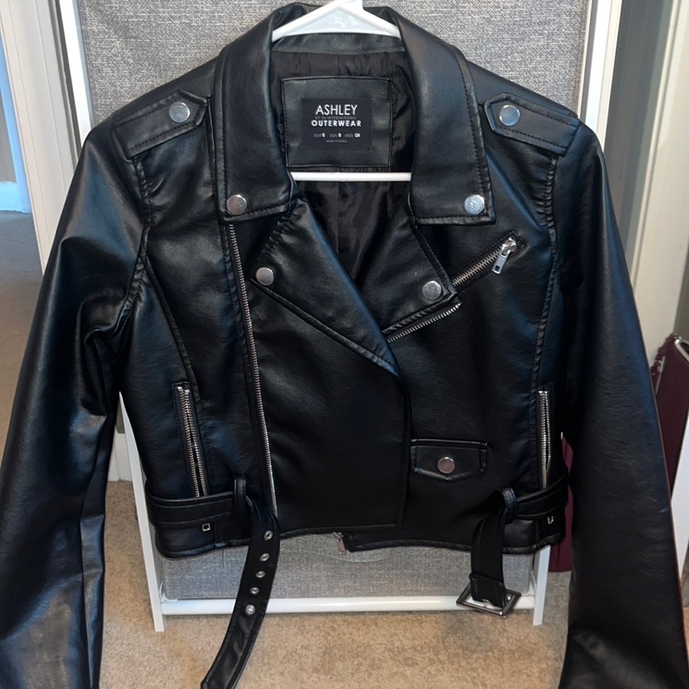 leather jacket BLACK size small